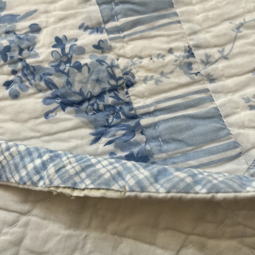 Hand Quilted Vintage Blue Floral Cotton Quilt Bedspread 96"x90" - Picture 3 of 16